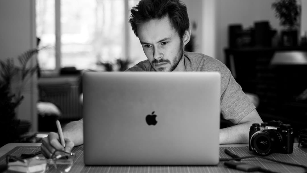 Man using macbook