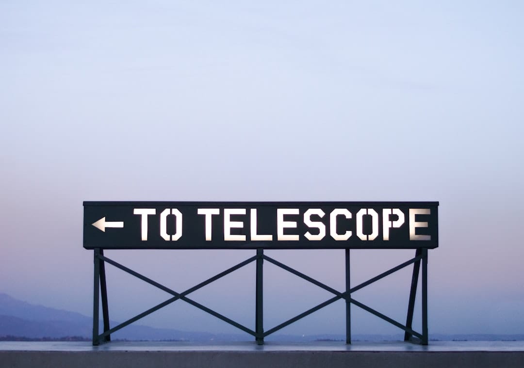 A sign that says to telescope on it